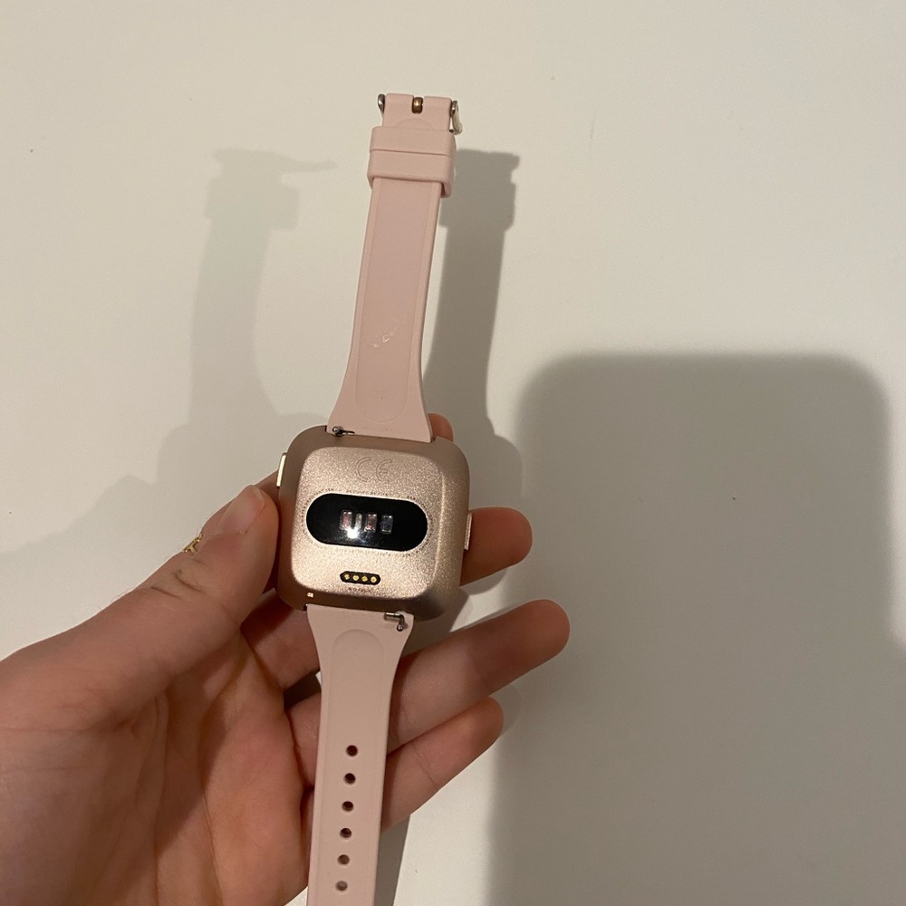 Fitbit Versa - image 2